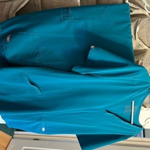 Figs scrub set xl top xl petite jogger bottoms